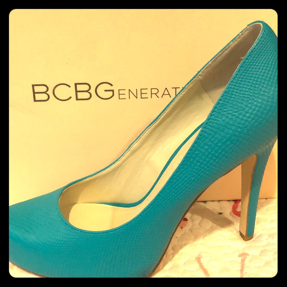 BG-Parade Bright Teal 4” platform pumps.